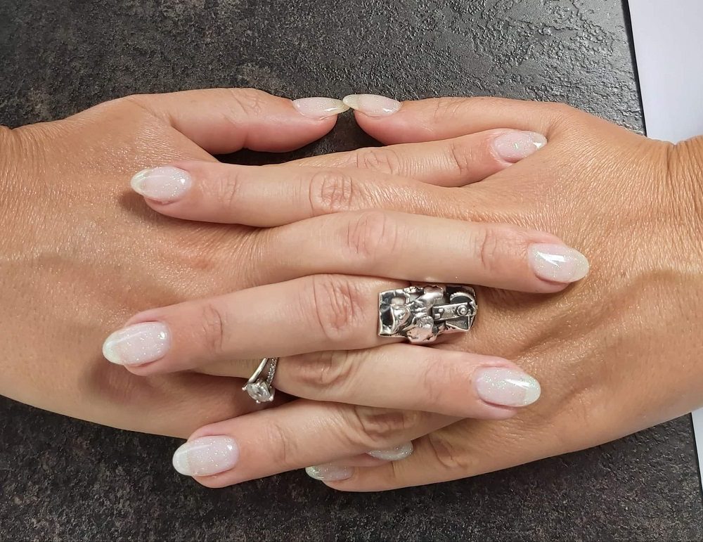 Naturel nagels met fijne glitters nagelstyliste Scherpenheuvel