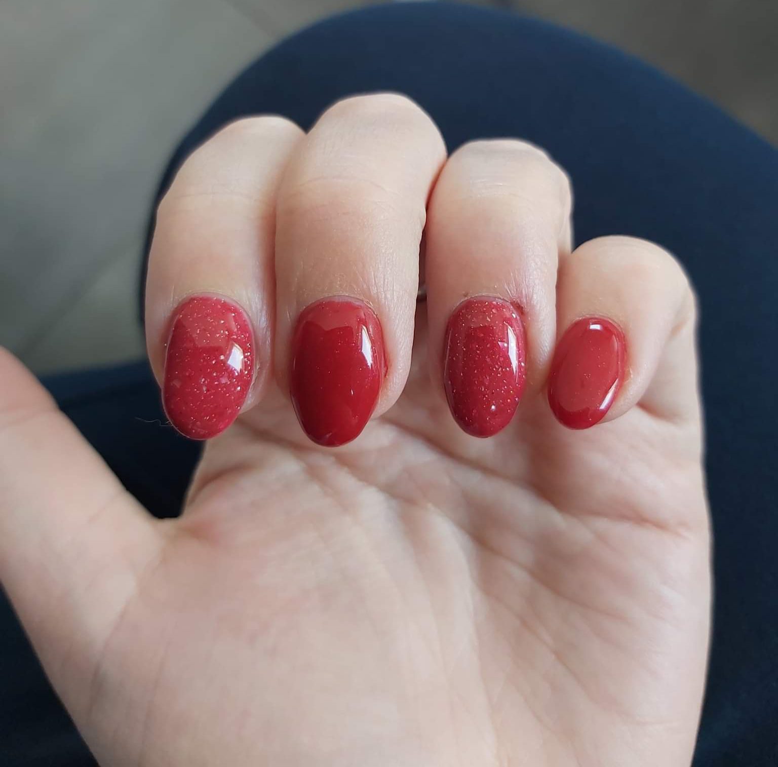 Gelnagels met en zonder glitters nagelstyliste Scherpenheuvel