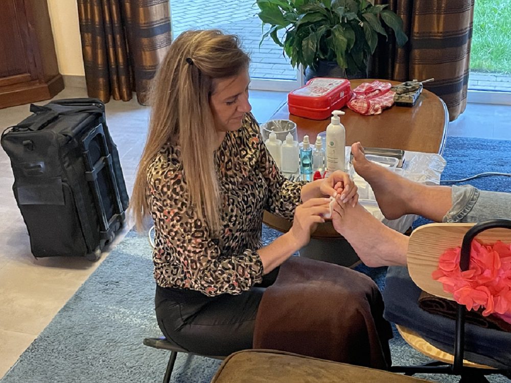 Voeten ontsmetten medische pedicure Langdorp